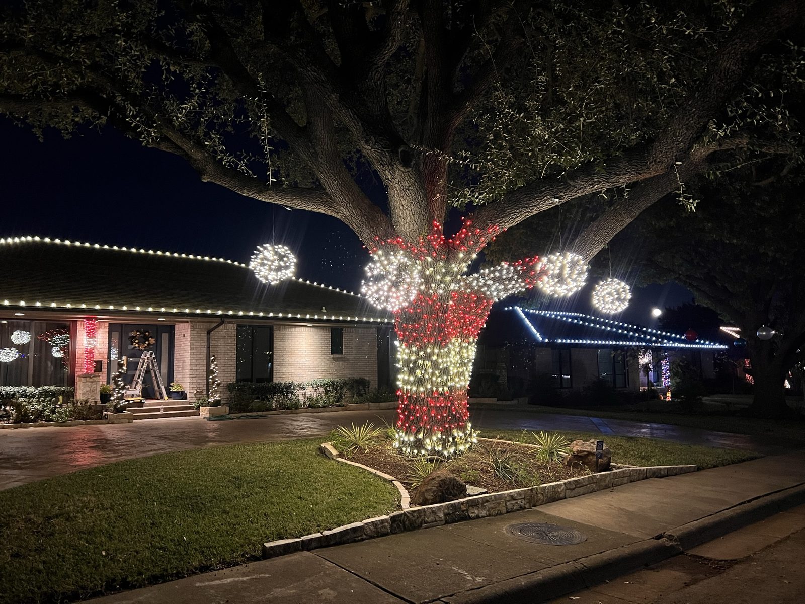 Frisco TX Christmas lights C9 LED roofline